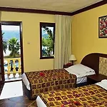 אתר נופש Green Beach Resort גונדוגן