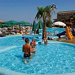 אתר נופש Green Beach Resort 5*