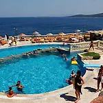 Green Beach Resort אתר נופש