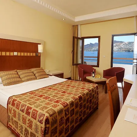 Green Beach Resort 5*