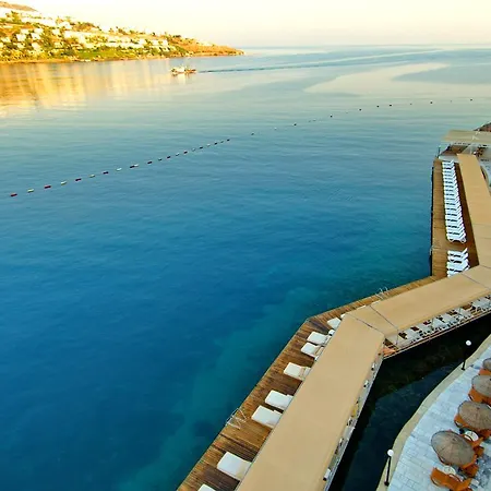 Complex Green Beach Resort