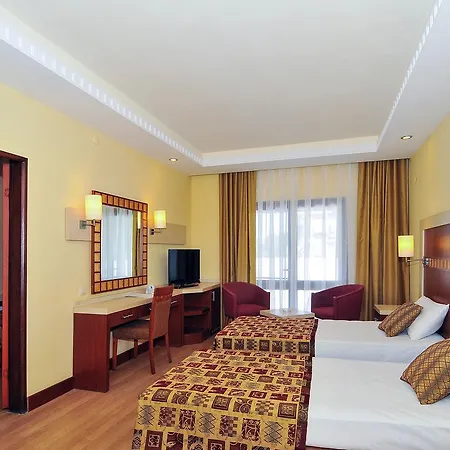 Complex Green Beach Resort